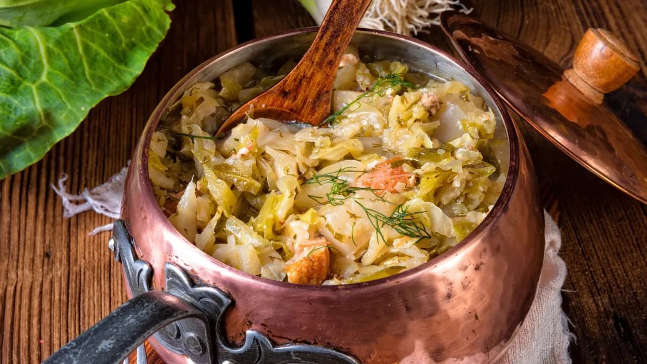 Ile kalorii ma kapusta zasmażana? Sprawdź, co musisz wiedzieć