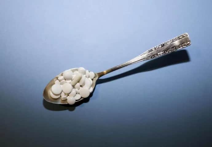 Czy tabletki na cholesterol trzeba brać do końca życia? Sprawdź, co mówią lekarze