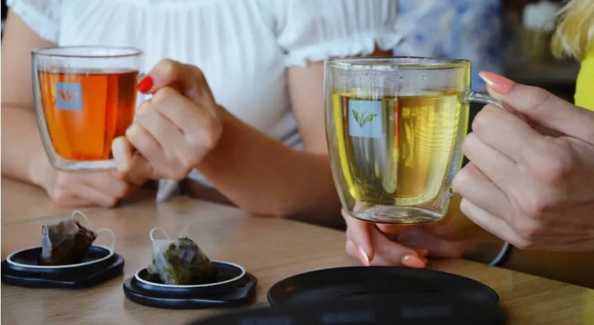 Jaka herbata wspomaga odchudzanie? Odkryj skuteczne napary na wagę