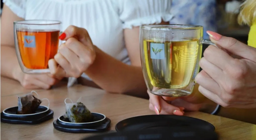 Jaka herbata wspomaga odchudzanie? Odkryj skuteczne napary na wagę