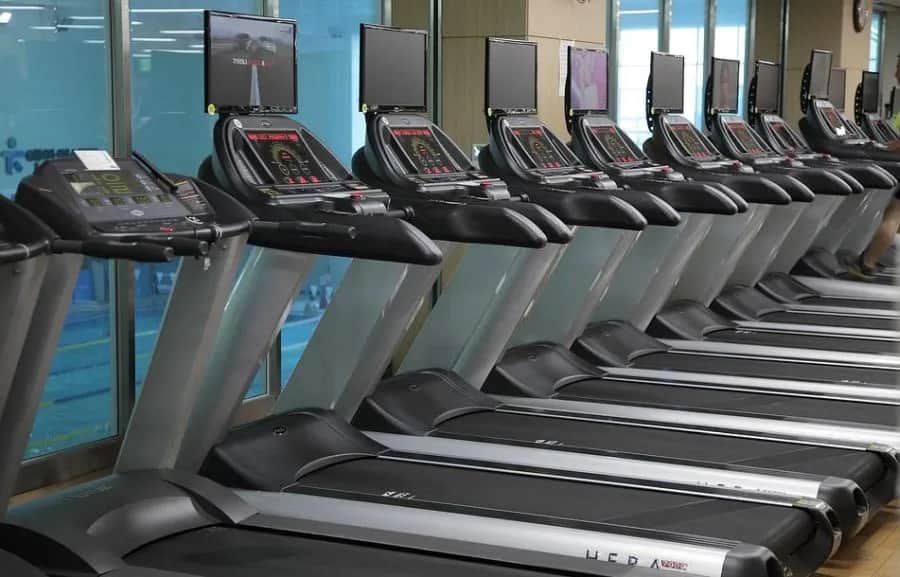 Czy bieżnia odchudza brzuch? Sprawdź skuteczne metody na fat loss