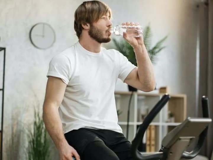 Czy rower stacjonarny odchudza? Sprawdź, jak skutecznie schudnąć